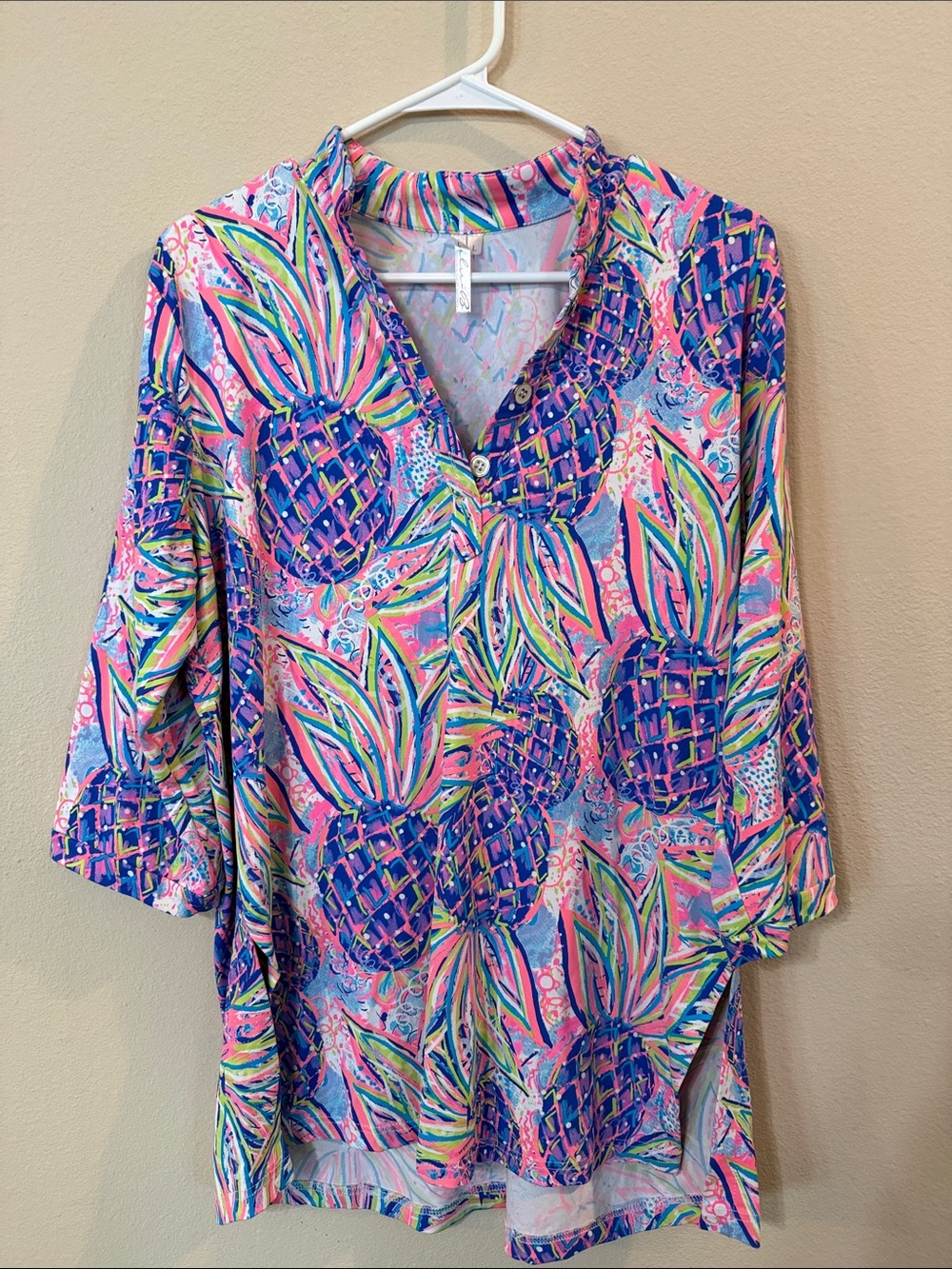 Lulu-B Multicolor Pineapple Print V-Neck Tunic